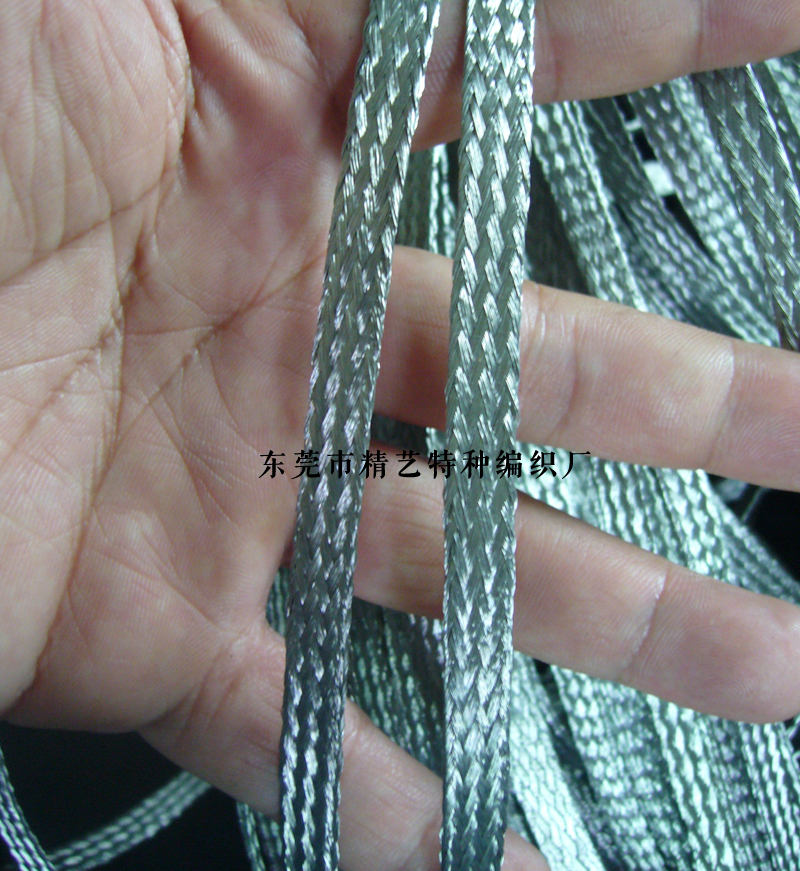 不锈钢编织套管，金属网管，屏蔽网管系以镀锡铜金属丝(不锈钢丝或铜丝)编织成管状而成的套管。具有良好的弹性，伸缩性及平滑性，被广泛使用   